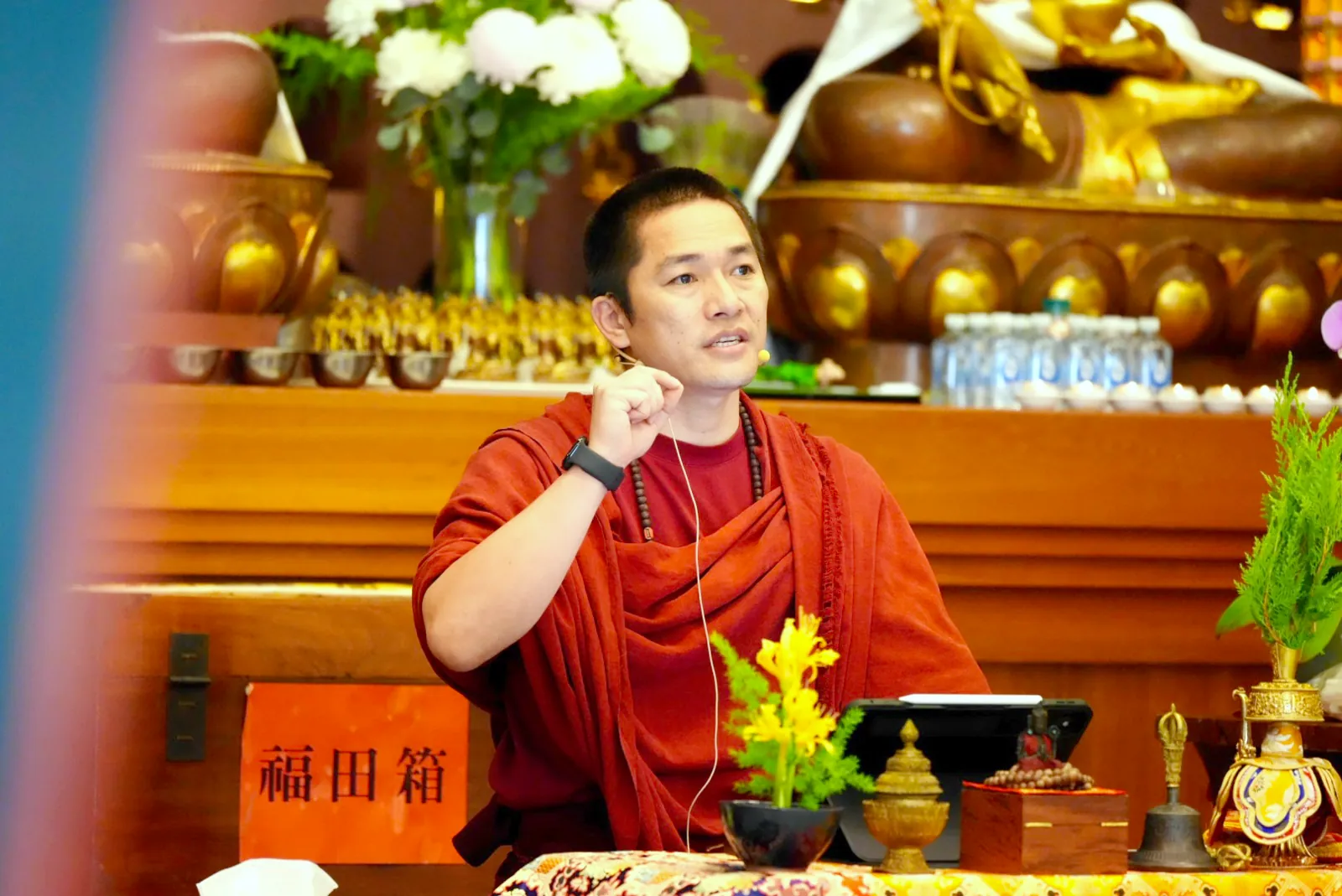 秋季尼涅，仁波切在板橋化育道場開示
Rinpoche teaching during the autumn Nyiné at Huayu Center, Banqiao